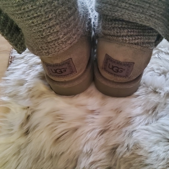 Authentic VGUC UGG Grey CardiSize 3 (LittGirl) 6/7 - Picture 7 of 15